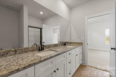 6710 Fairford Drive Charlotte NC 28215