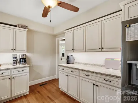 506 W Main Street Burnsville NC 28714