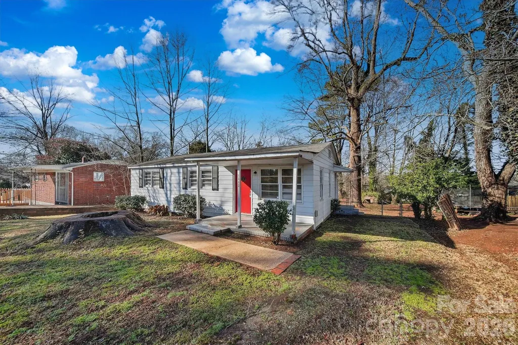 1512 N Deal Avenue Newton NC 28658