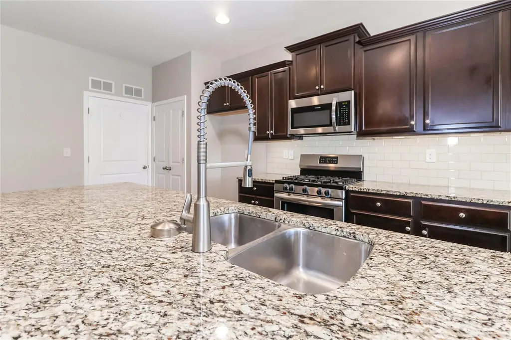 180 N Cromwell Drive Mooresville NC 28115