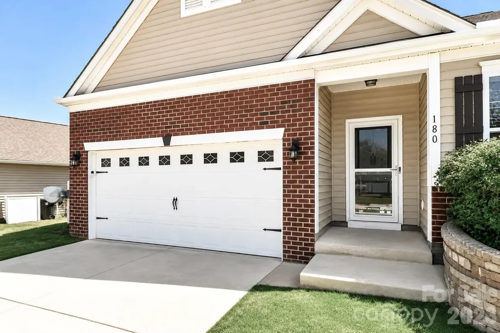 180 N Cromwell Drive Mooresville NC 28115