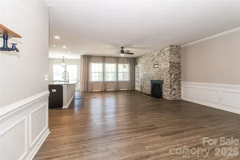 180 N Cromwell Drive Mooresville NC 28115
