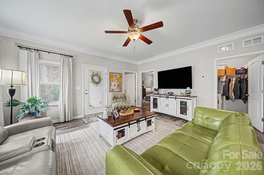 4612 Poinsettia Avenue Gastonia NC 28056