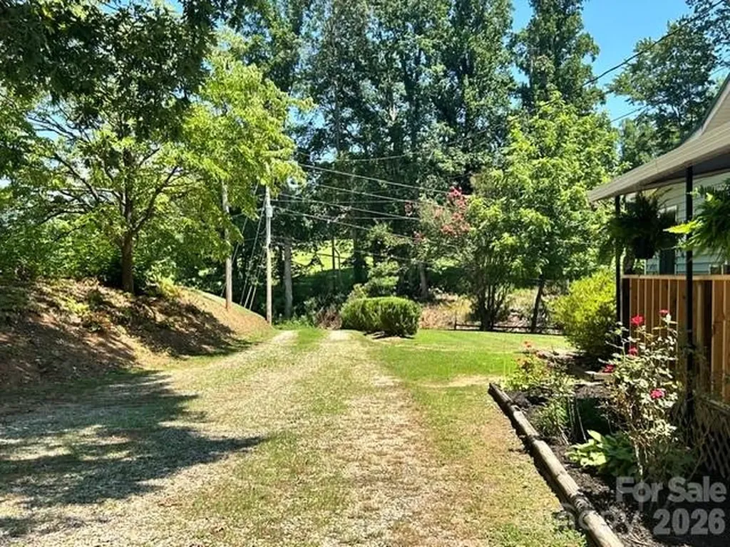 1174 Stacy Hill Road Marion NC 28752