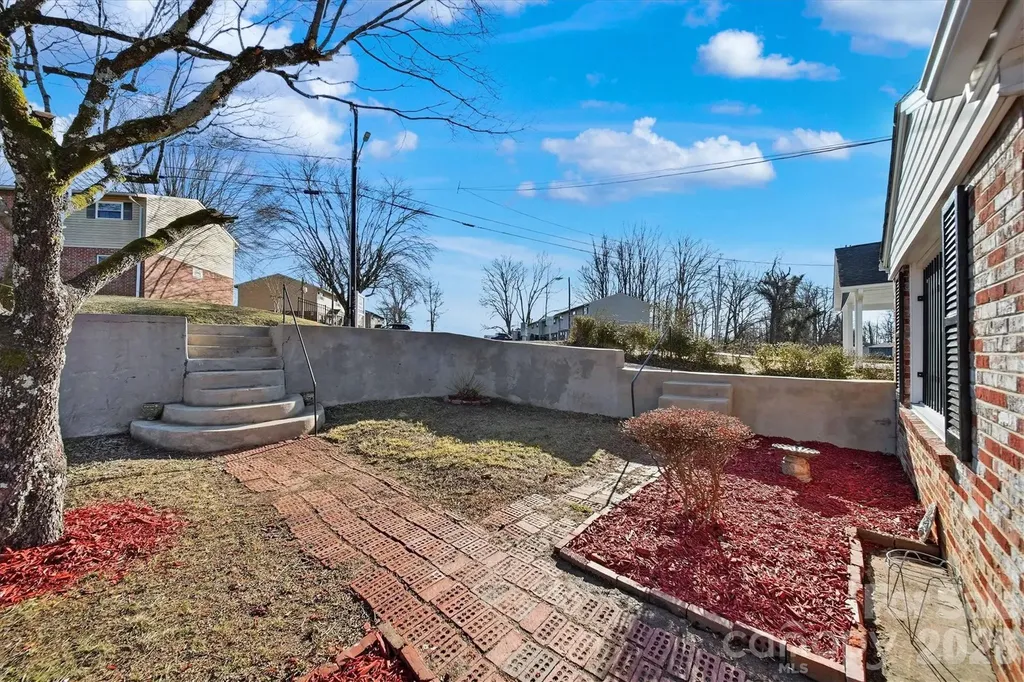 330 Harrington Street NW Lenoir NC 28645