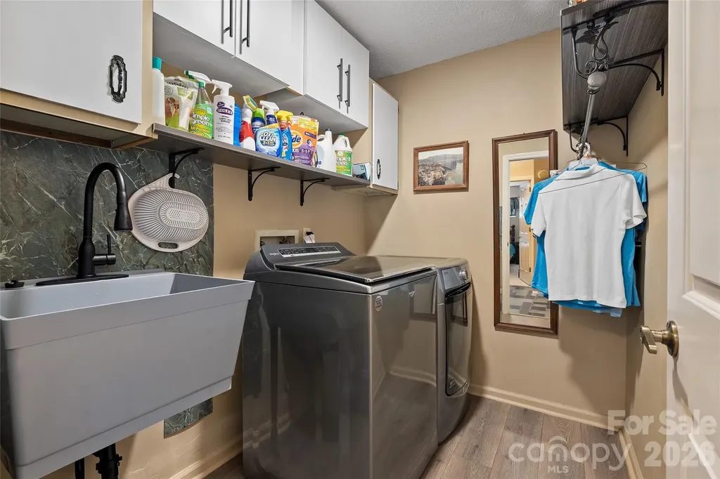 3017 Chestnut Tree Road Hendersonville NC 28792