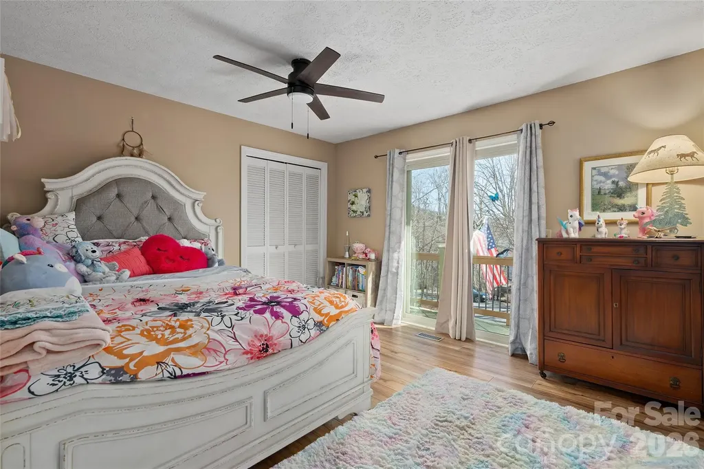 3017 Chestnut Tree Road Hendersonville NC 28792