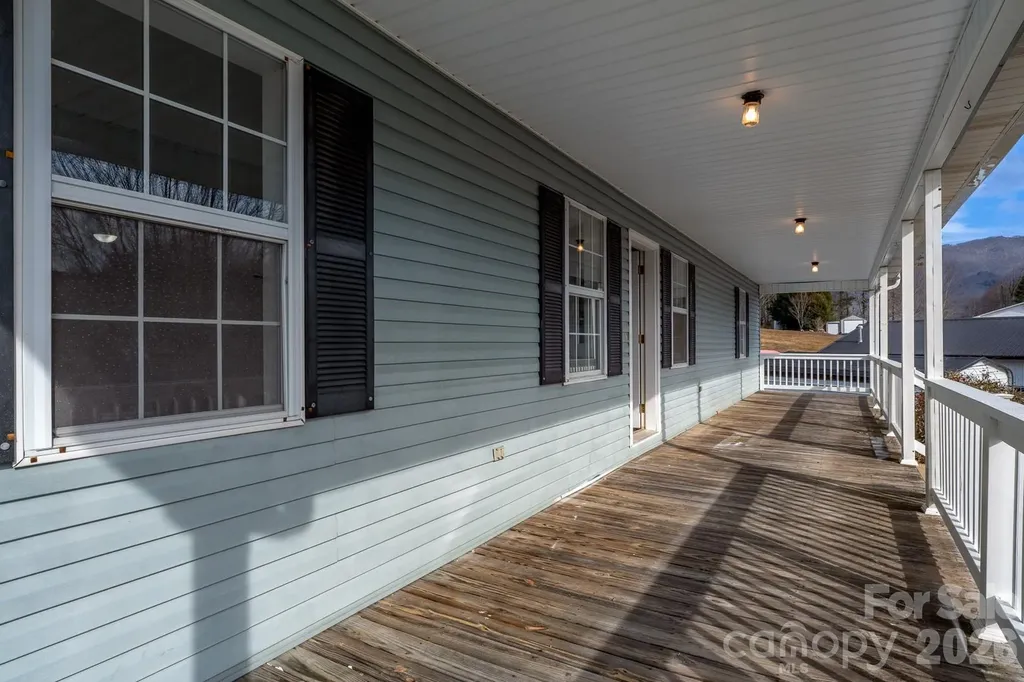 7215 Hwy 421 Highway N Vilas NC 28692