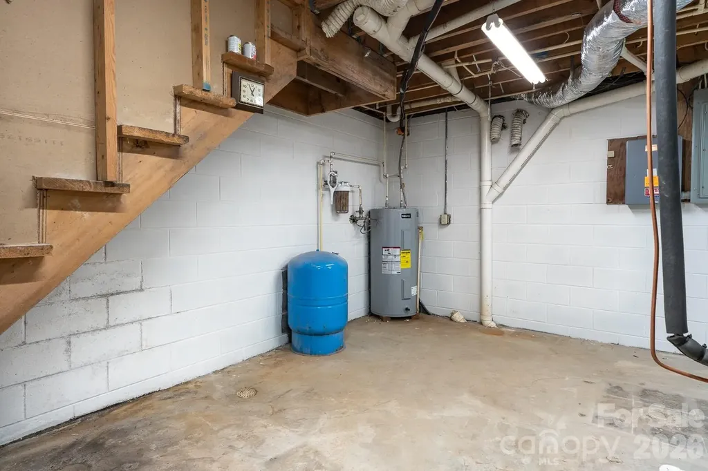 7215 Hwy 421 Highway N Vilas NC 28692