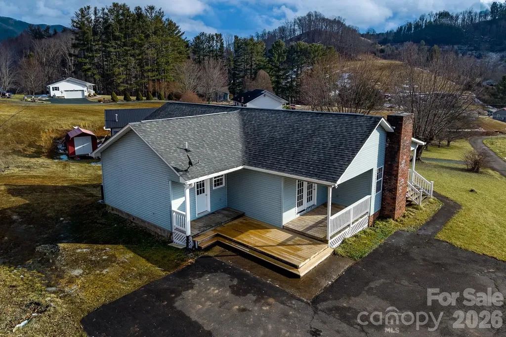 7215 Hwy 421 Highway N Vilas NC 28692