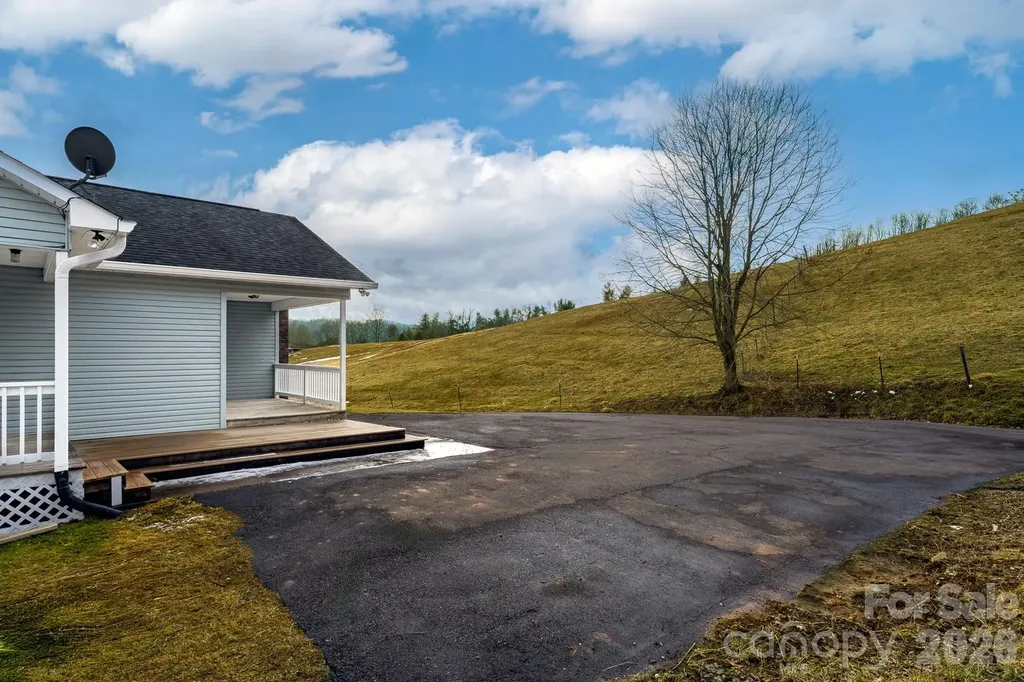 7215 Hwy 421 Highway N Vilas NC 28692