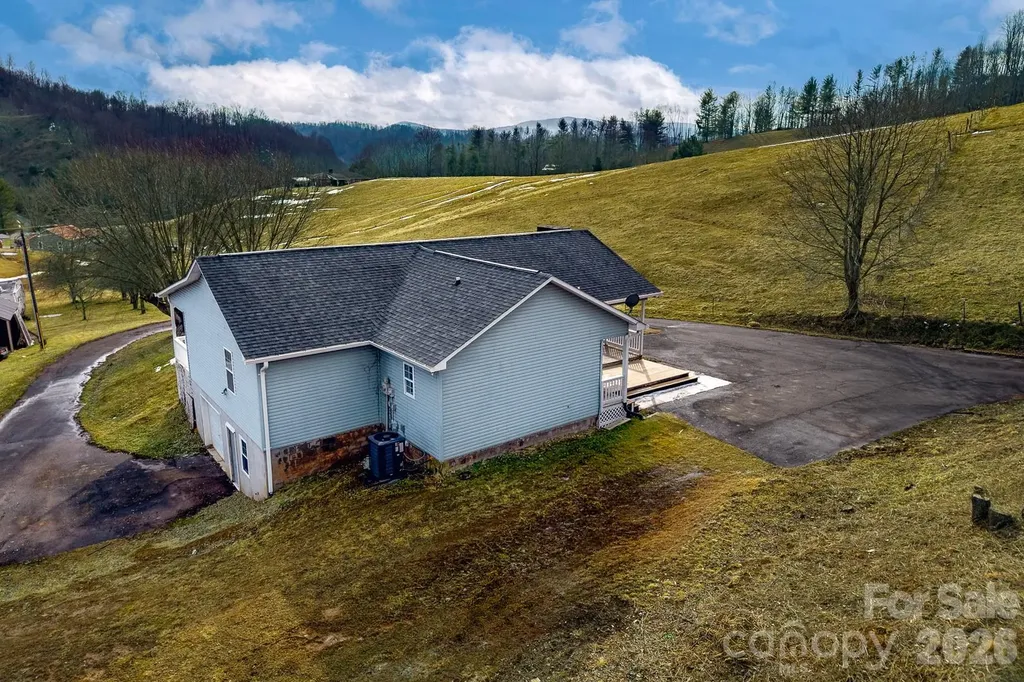 7215 Hwy 421 Highway N Vilas NC 28692