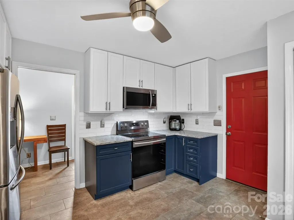 17 Driver Court Hendersonville NC 28739