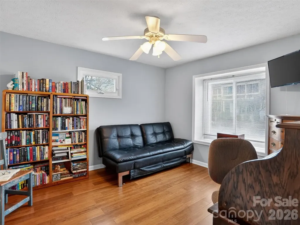 17 Driver Court Hendersonville NC 28739