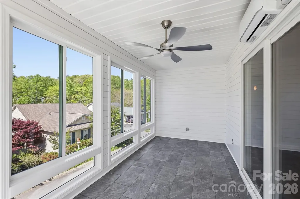 17 Driver Court Hendersonville NC 28739