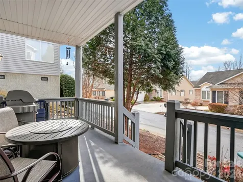 17 Driver Court Hendersonville NC 28739