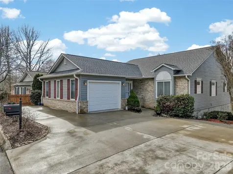 17 Driver Court Hendersonville NC 28739