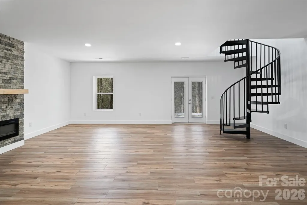 114 Woodpecker Road Purlear NC 28665