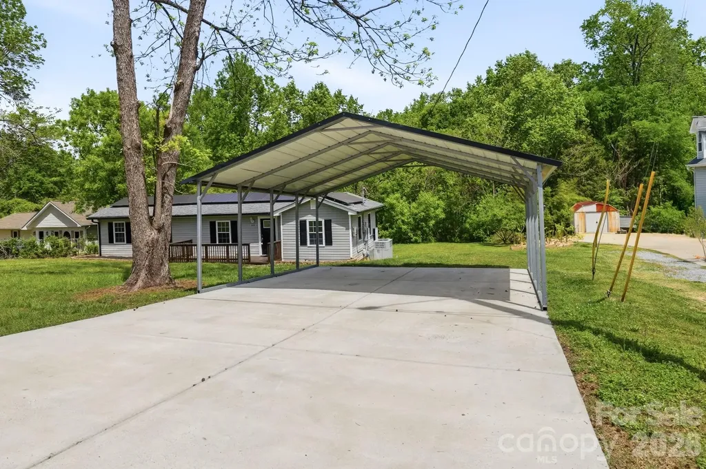 219 Breezewood Drive Charlotte NC 28262