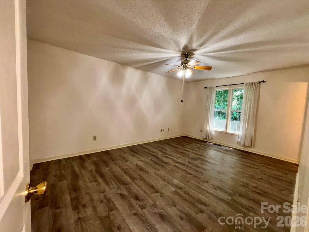 160 Whispering Pines Drive Marion NC 28752