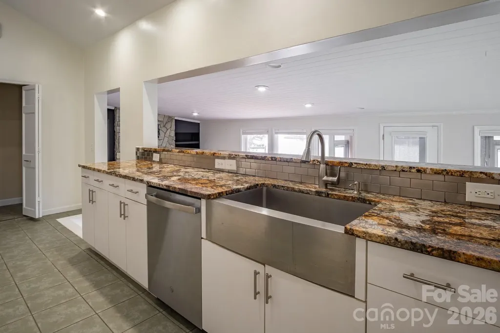 208 Island View Road Mount Holly NC 28120