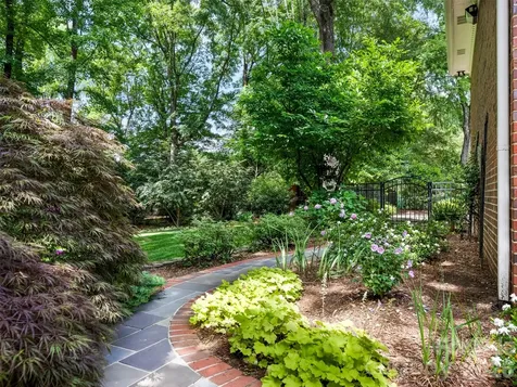 4026 Sharon View Road Charlotte NC 28226