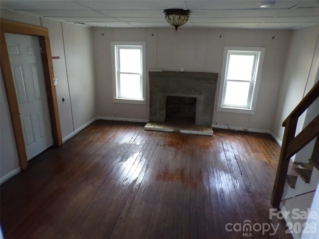 202 Honor Lane Hendersonville NC 28792