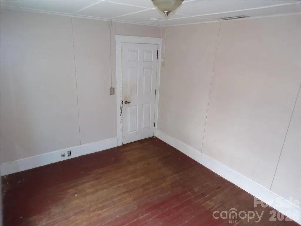202 Honor Lane Hendersonville NC 28792