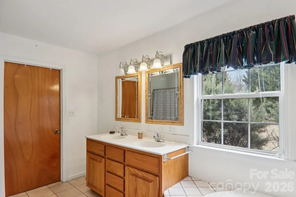 130 Crestview Street Canton NC 28716