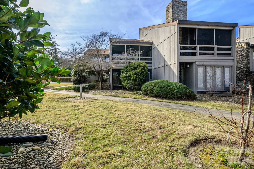 8 Lakemoor Lane Hendersonville NC 28739
