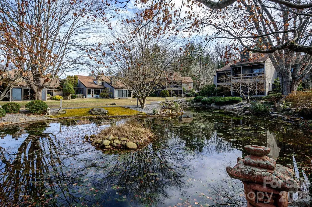 8 Lakemoor Lane Hendersonville NC 28739
