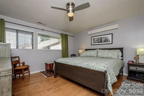 8 Lakemoor Lane Hendersonville NC 28739