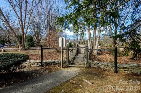 8 Lakemoor Lane Hendersonville NC 28739