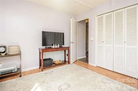 8 Lakemoor Lane Hendersonville NC 28739