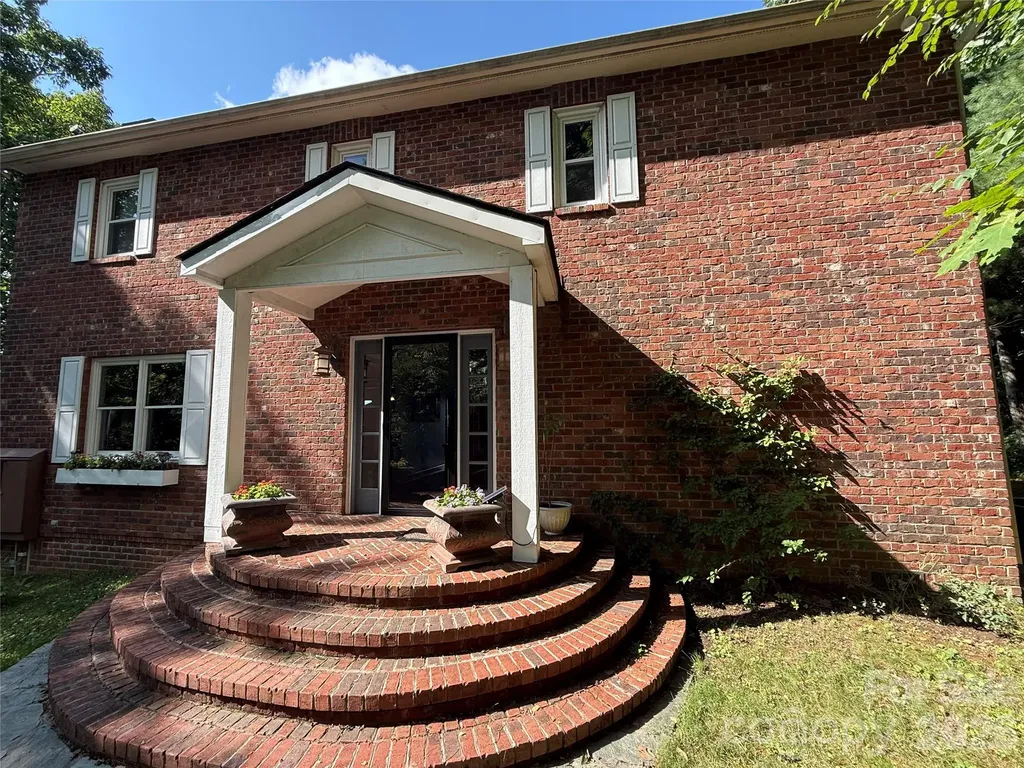 126 Wildflower Cove Drive Swannanoa NC 28778