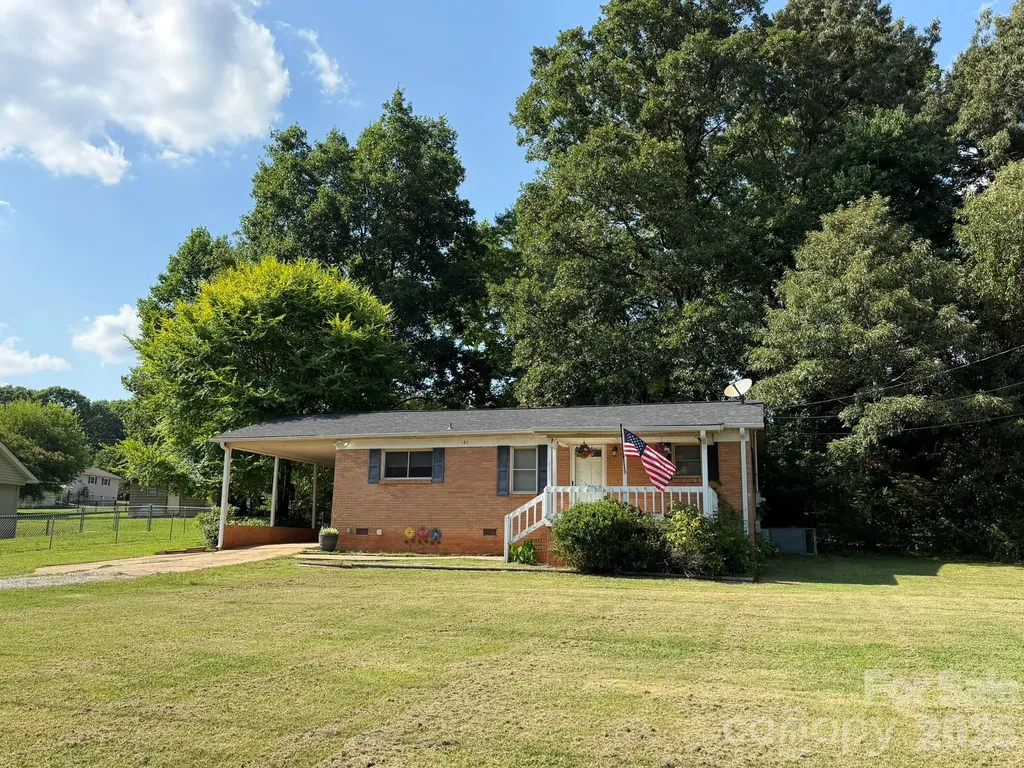 121 Randolph Road Dallas NC 28034