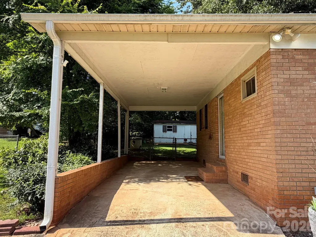 121 Randolph Road Dallas NC 28034