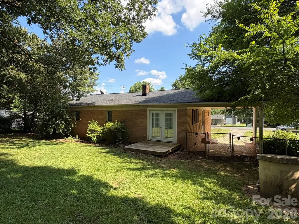 121 Randolph Road Dallas NC 28034