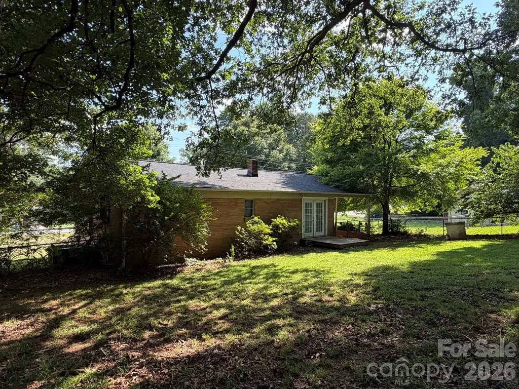121 Randolph Road Dallas NC 28034