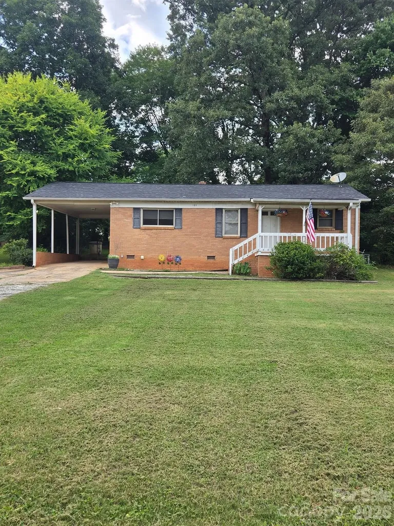 121 Randolph Road Dallas NC 28034
