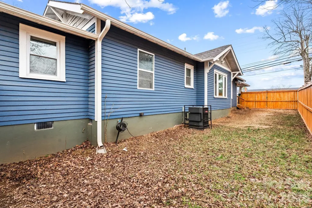 705 W 5th Avenue Lexington NC 27292