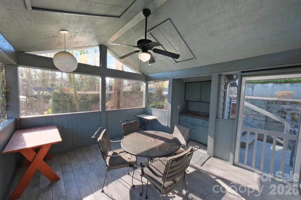 71 Norfolk Lane Laurel Park NC 28739