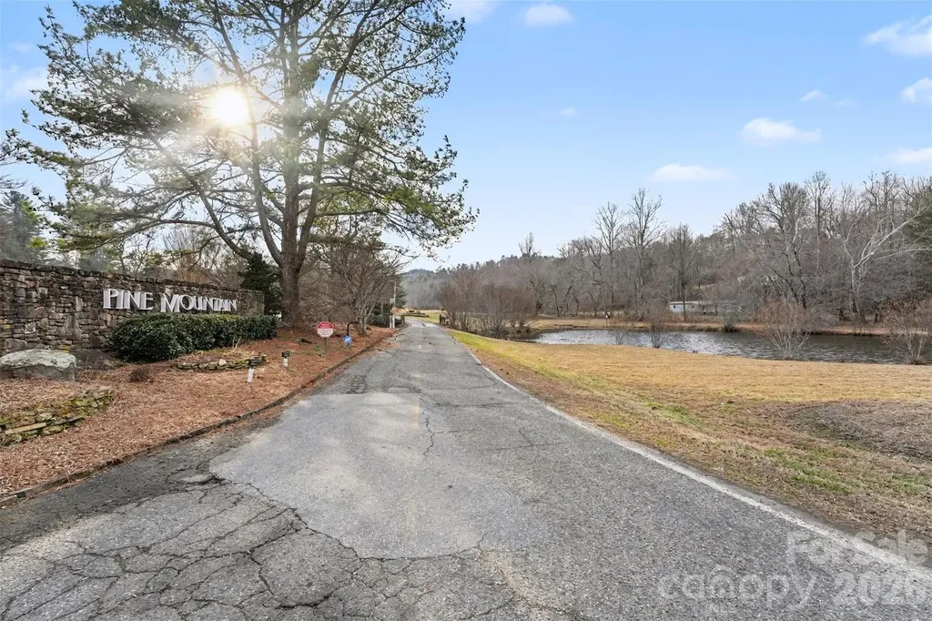 5475 Pine Ridge Drive Connelly Springs NC 28612