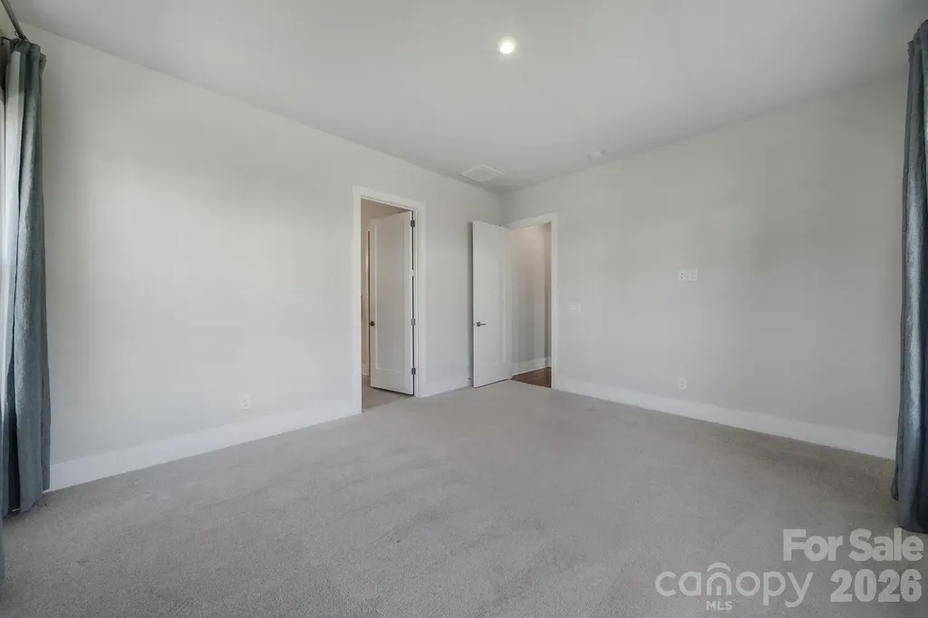 8021 Brookbank Drive Charlotte NC 28269