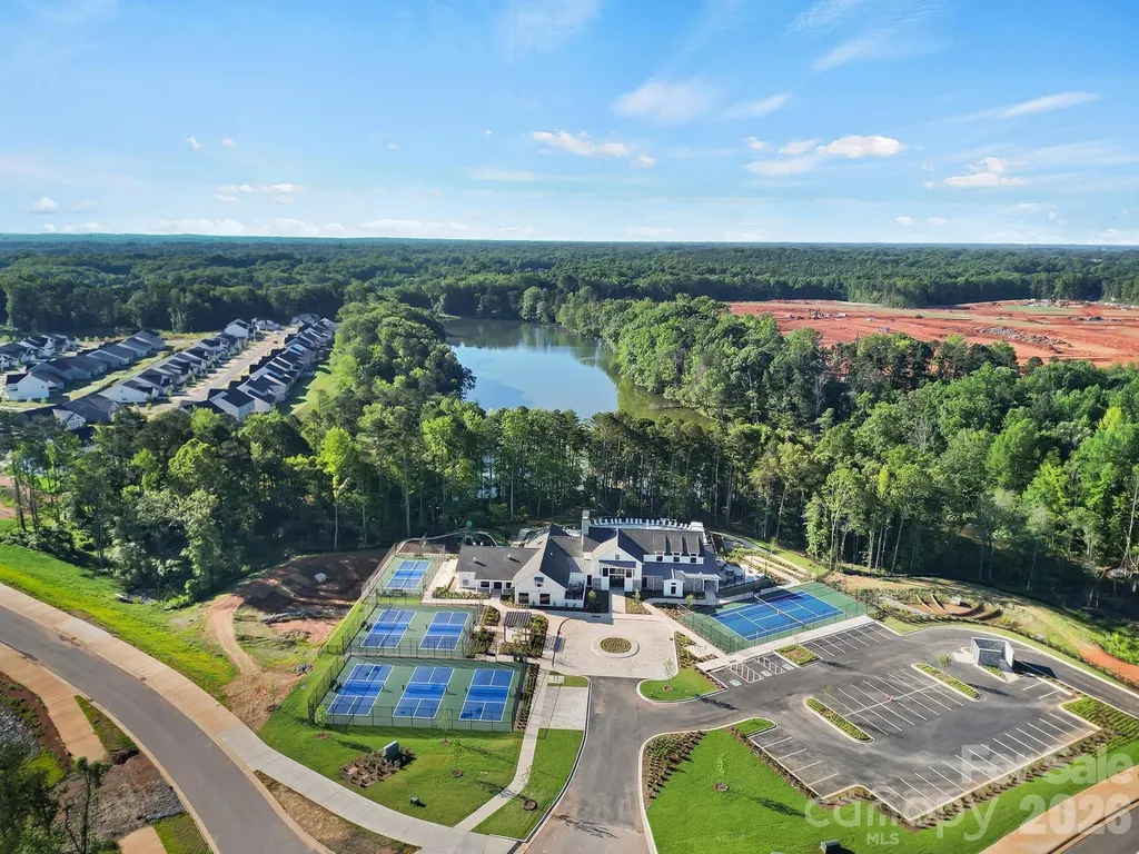 8021 Brookbank Drive Charlotte NC 28269