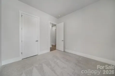 8021 Brookbank Drive Charlotte NC 28269