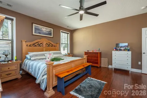 18 Hoye Lane Candler NC 28715