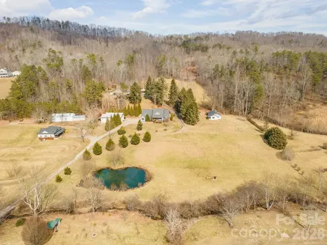 18 Hoye Lane Candler NC 28715