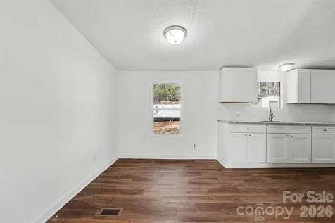 6423 Helens Way Denver NC 28037