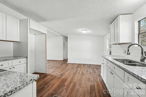 6423 Helens Way Denver NC 28037